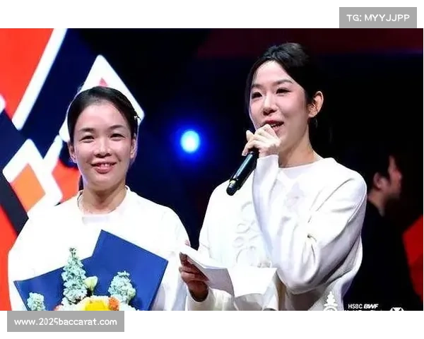 场边，贾一凡在四位老队友的退役仪式上感动落泪