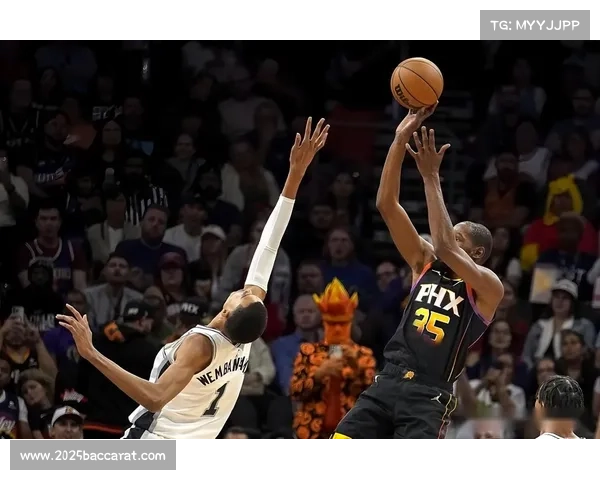 爵士逆转马刺止住连败,文班亚马空砍32分7篮板