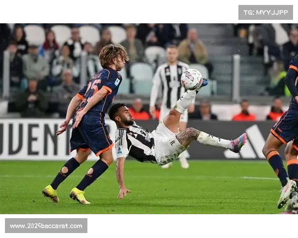 终场哨响,尤文图斯门将迪格雷戈里奥目送皮球入网后无奈摇头